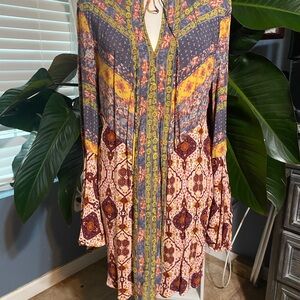 EU Umgee Blouse Top Womens Medium Multi Geo Print Long Sleeve Tasseled Tie Front